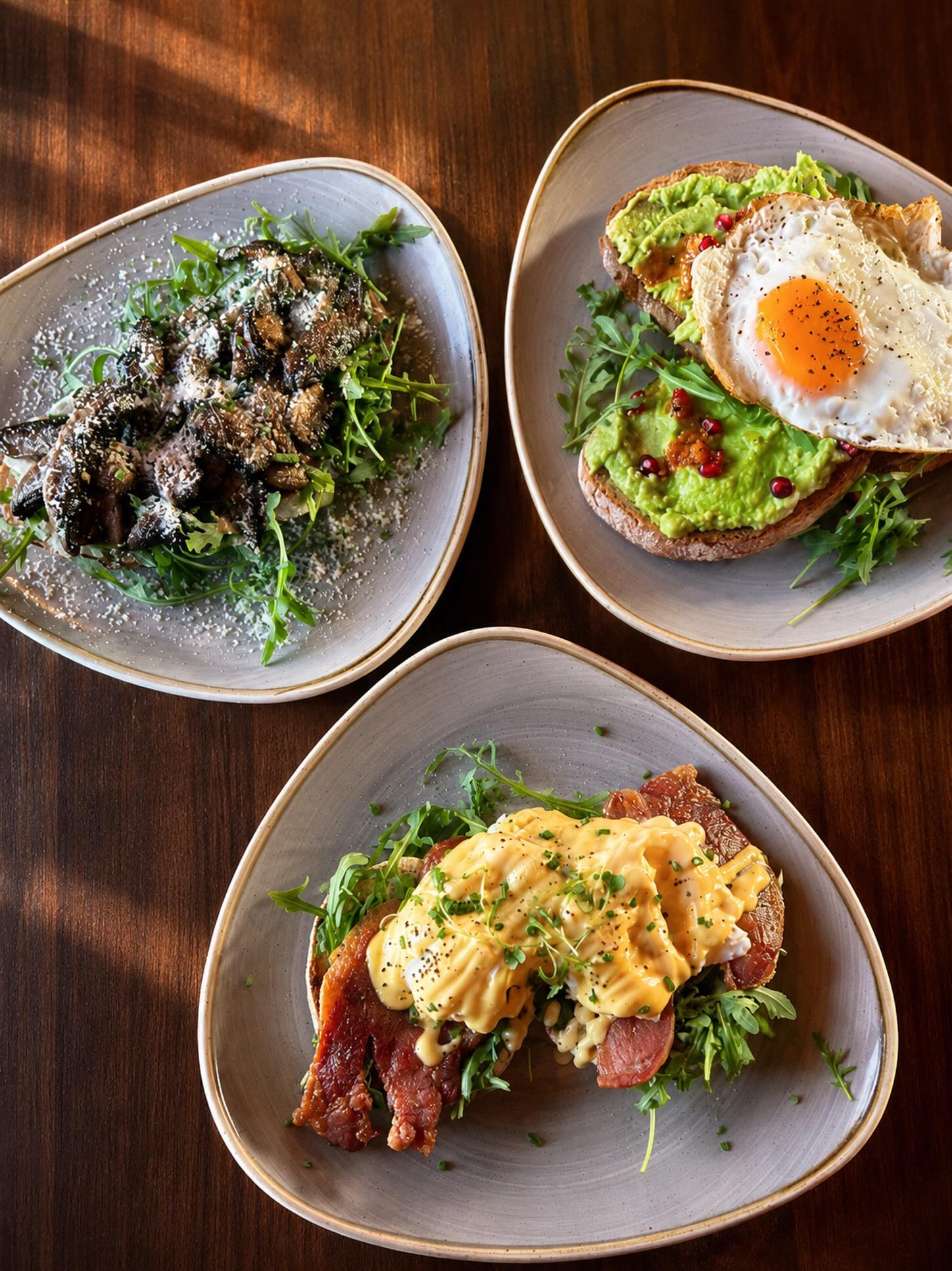 Fresh food and bowls at The 33 Cafe